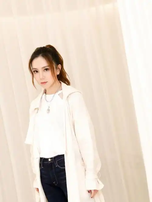 邓紫棋:可以忙可以累但不可以不理自己开不开心