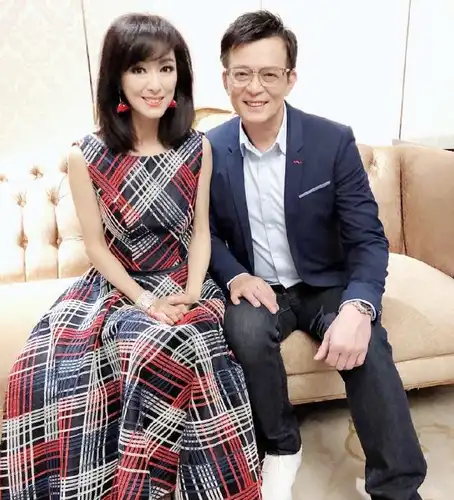 米雪越来越年轻了只是剪款短发减龄又气质64岁嫩回50岁太惊艳