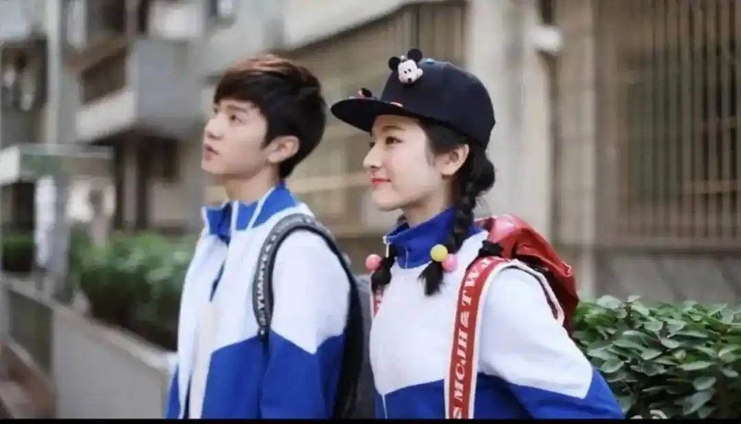 我发现李兰迪的高中生角色都有cp,且今大都是有演技的当红帅哥_胡先煦