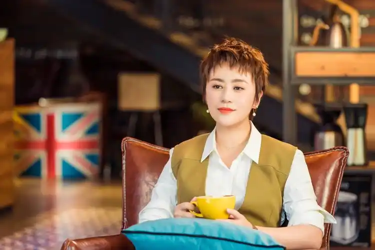 东方前海,猫眼影业,山东卫视传媒联合出品,马丽,潘粤明,孙坚,李乃文