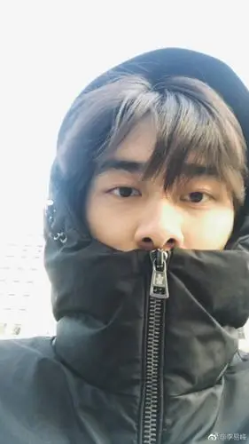 李易峰开启宠粉模式晒自拍撩粉珍藏照全曝光211