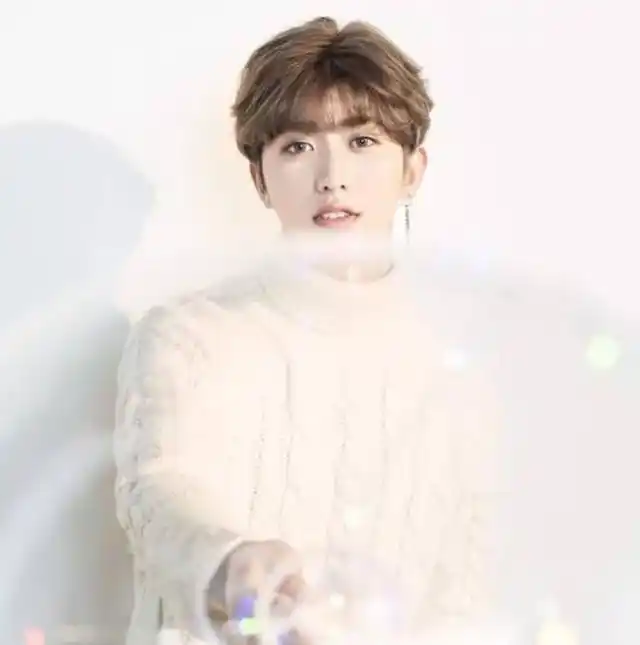 蔡徐坤新发型曝光 网友:不做他的姐姐粉了,要做女友粉!