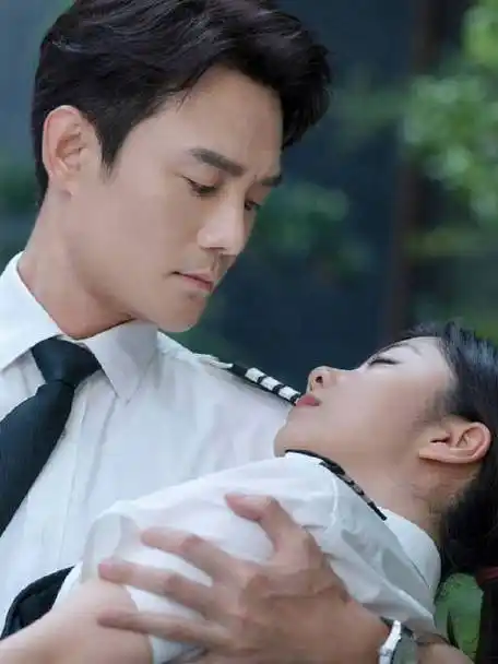 程霄终于知道房东就是顾南亭了##谭松韵新剧终于知道房东就是王凯了