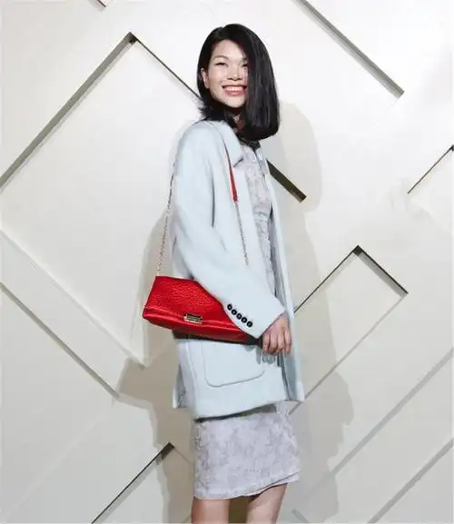 超模吕燕在美国的豪宅曝光,没有穿金戴银,只有平淡生活的暖意!