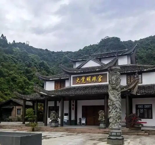 弥渡县委书记舒进一行应邀到江西大觉山景区考察共商发展大计