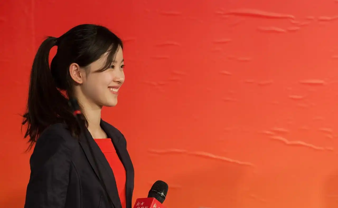 明艳动人的女神章泽天,气质超好,女人味十足,真是太有范了