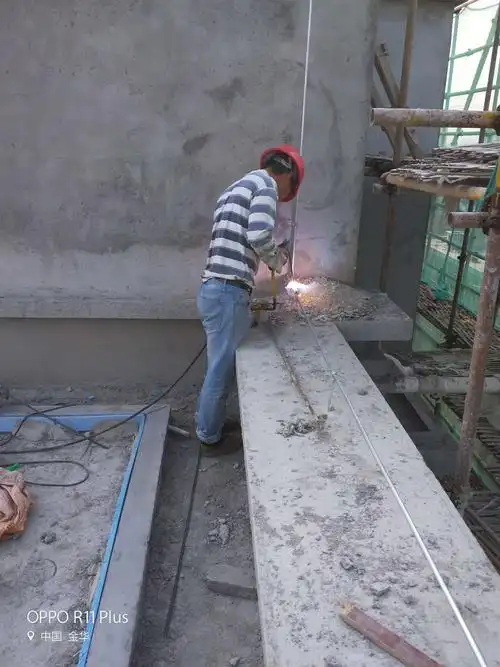 悦江阁   10#楼屋顶防雷网安装