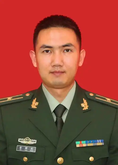 1985年8月出生,2004年9月入伍,现任武警浙江省总队少校参谋
