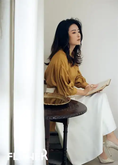 徐百慧全新写真风格百变 明媚温柔表现力十足-明星-东方娱乐网-专业