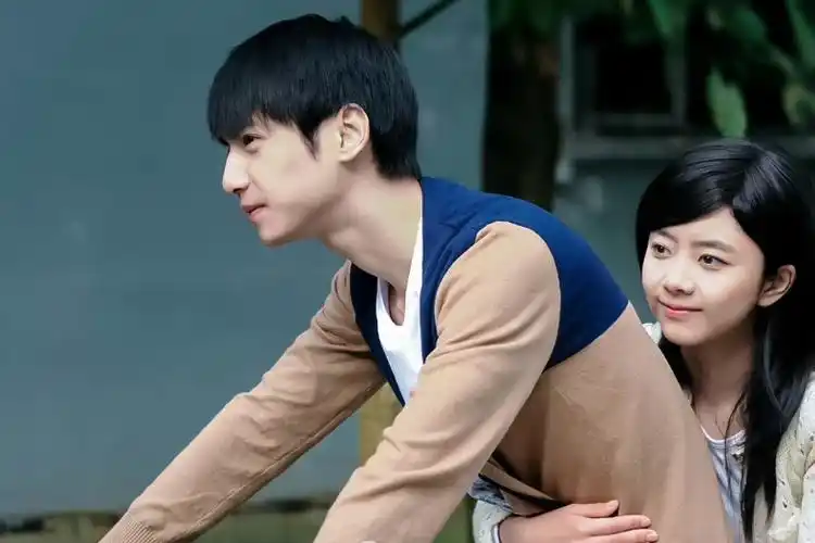 谭松韵自曝男友必备5特质,《长月烬明》罗云熙竟完全吻合