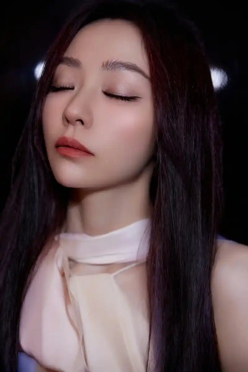 张靓颖最新物料写真