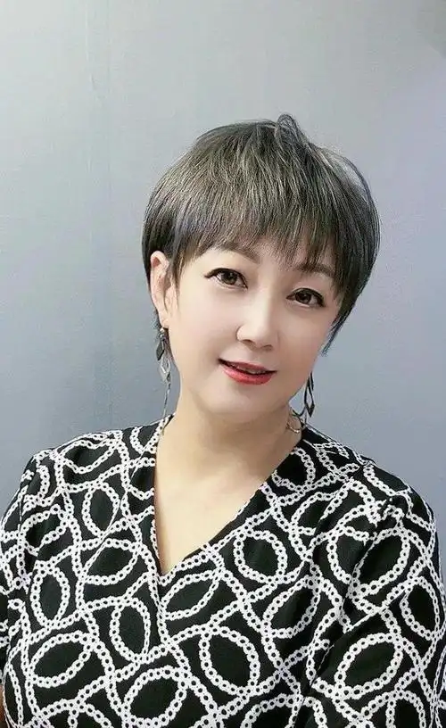 女士短发别乱来,锯齿刘海展个性,别样魅力别错过