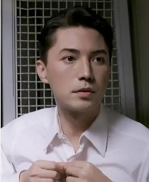 亚洲第一美男全球最美50人之一他是尊龙一个可怜的孤儿