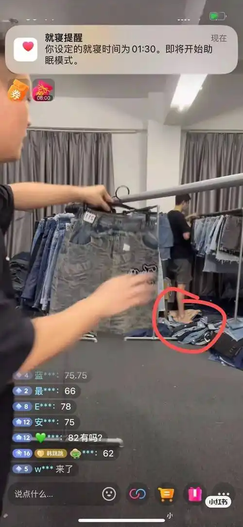 《焦点访谈》扒出了抖音低价服装背后惊人的黑色产业链_衣服_直播间