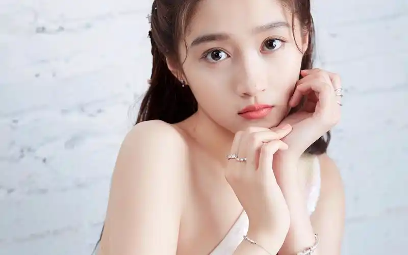 关晓彤性感优雅写真桌面壁纸