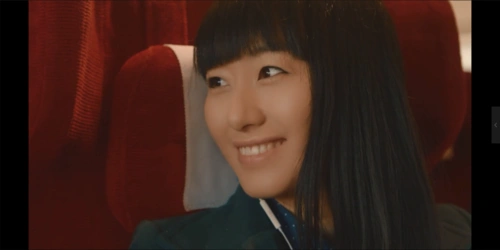 我想知道毛骗结束的时候安宁对着笑的女孩是谁?