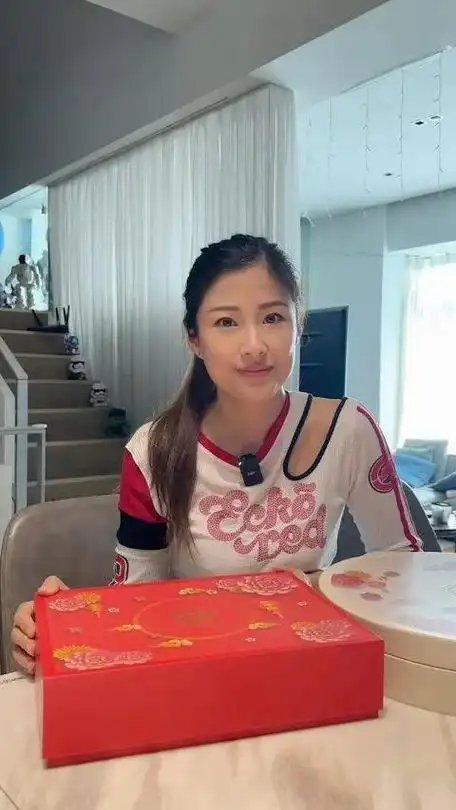 老公曾被爆偷食获老婆力挺破婚姻危机|周家蔚|洪天明|tvb|钟嘉欣