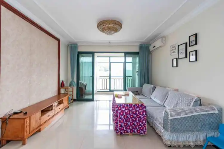 地铁口恒大城115平朝南三房两厅两卫