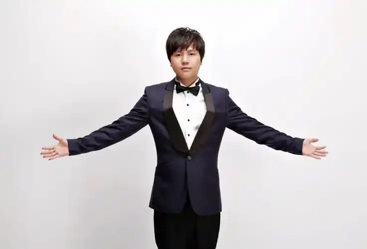 情歌王郑源《明明相爱着》最新单曲上线