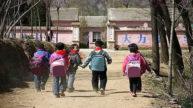 看了这几张图后,对农村美好的童年,你能回忆起多少?