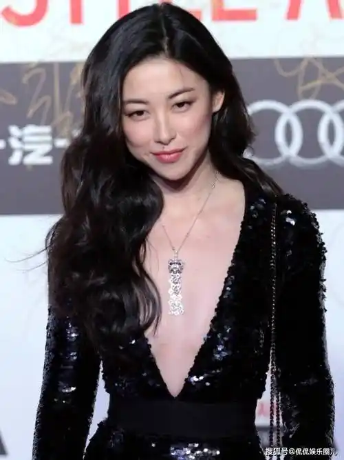 娱乐圈的性感名媛!朱珠写真赏_身材_外貌_曲线