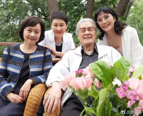 62岁"枣花"吴玉华晒近照,曾与郭凯敏演夫妻,前夫是导演汪俊