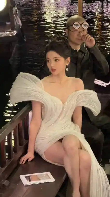 杨超越面部平整度