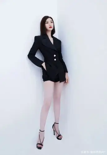 终于熬红的毛晓彤,近照杀疯了!