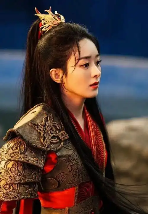 拍摄《花千骨》时期,赵丽颖的脸颊饱满得仿佛一个可爱的包子,让人忍俊