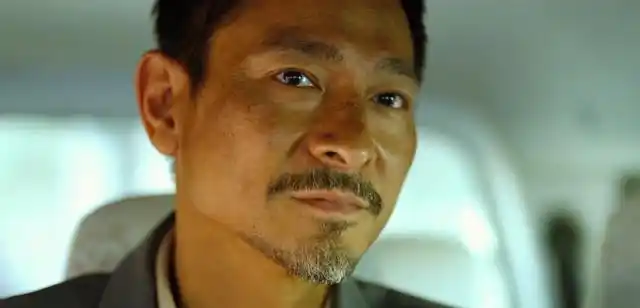 电影上映后,看到刘德华出现在大屏幕的一刹那,皮肤黝黑,穿着朴素,胡子