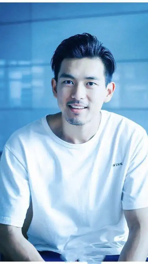 李现留了胡子更爷们.