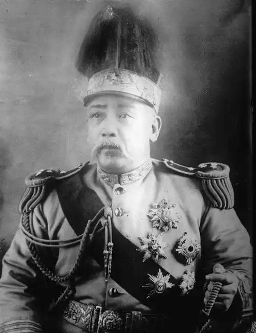 她是清末第一美女可随意出入袁世凯寝宫曾遭慈禧嫉妒差点丧命