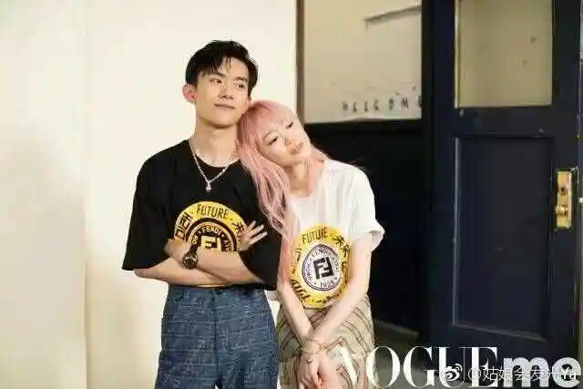 谈了一年八个月的女友,现在特别喜欢易烊千玺,咋办?