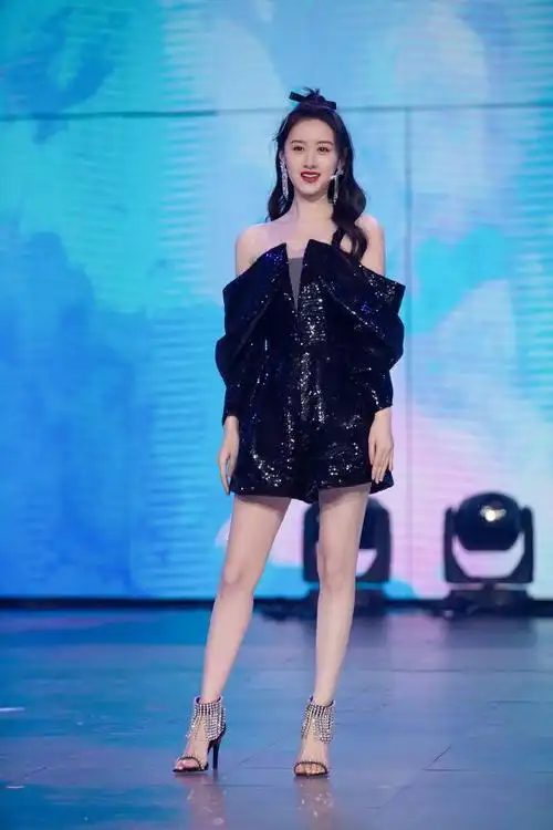 大家喜欢袁冰妍的大长腿吗?