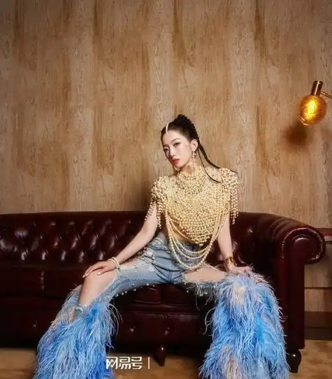 孟美岐光脚唱《归途有风》, 昔日的自信荡然无存, 唱功让评委摇头