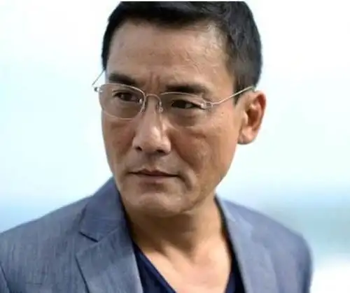 梁家辉曾经成为张国荣的导演性格耿直参加节目扬言要罢录