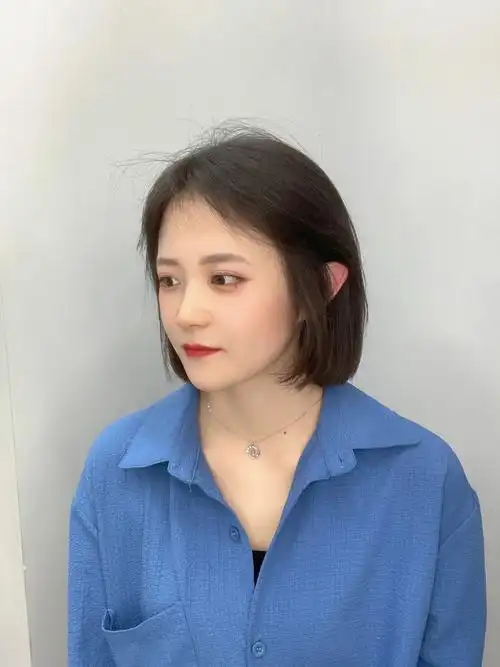 一刀切短发适合头发不多的女生