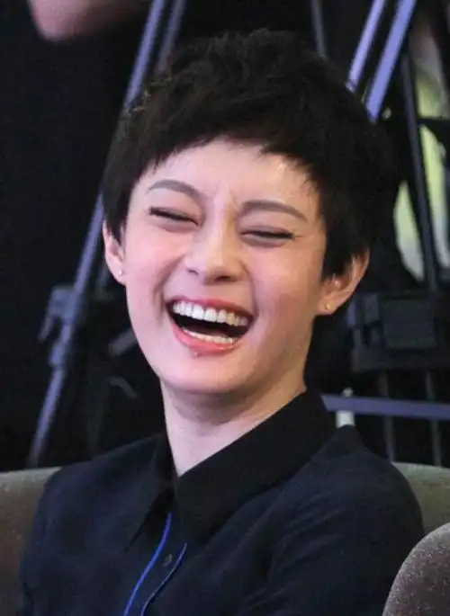 其实孙俪是最爱笑的女星,看过照片你就明白了
