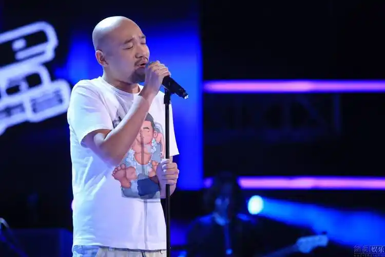 成功晋级四强,登上了2014马年春晚3张碧晨 2014年中国好声音冠军,嗓音