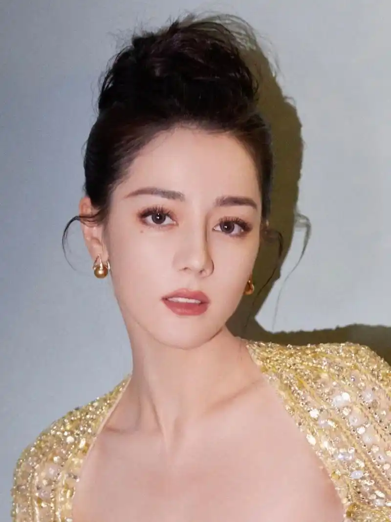 好久不见的迪丽热巴颜值还是不输大幂幂  迪丽热巴的美貌确实是独树一