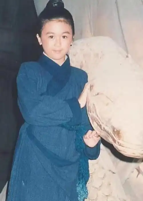 香港女星唐宁是童星出身的,所以对于她小时候的样子大家都是有目共睹