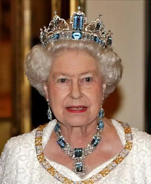 伊丽莎白二世|英国女王|珠宝_新浪新闻