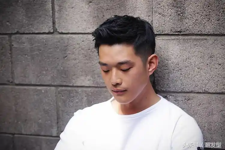 韩式发型图解(韩式蓬松发型男生)-骁龙网