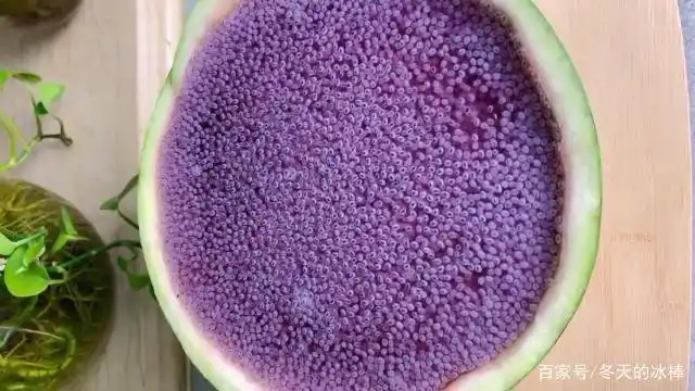 新型西瓜果冻的做法,酸甜味美漂亮诱人,清凉降火孩子超级喜欢!