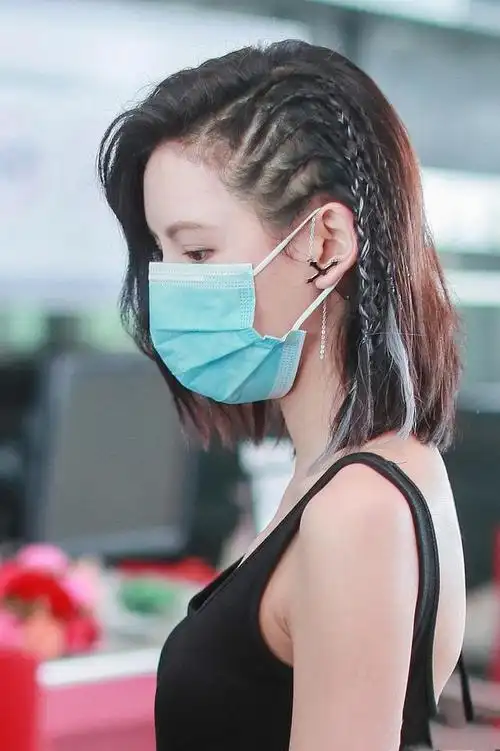 原创王思聪前任另类时尚上热搜!扎一头脏辫穿老人衫,嘻哈范难进豪门