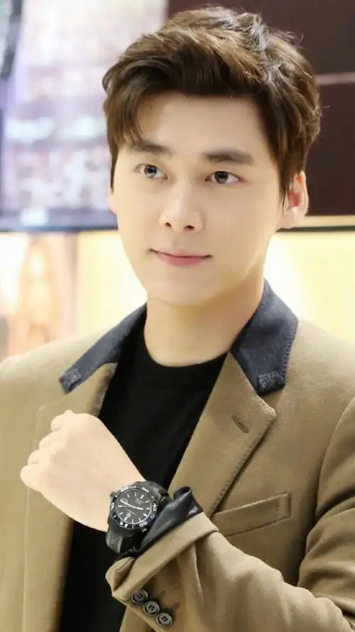 明星 李易峰高清活动图片 (4/ 9) 2016-10-26 17:21:25 图片尺寸是