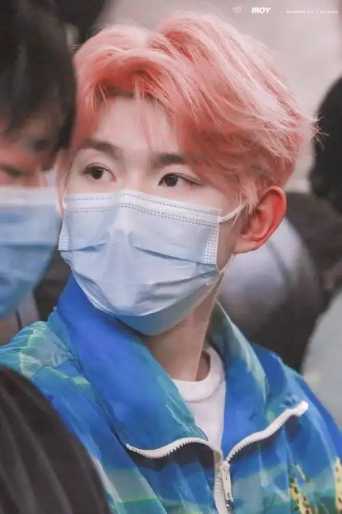 王源发色:从"樱花"到"黑巧"