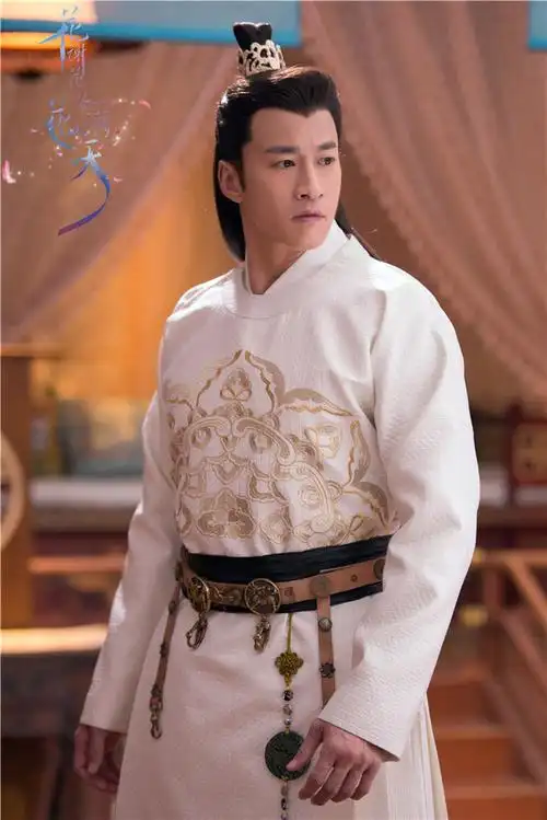 《花谢花飞花满天》精心制作何润东绣金白袍张馨予嫁衣似火