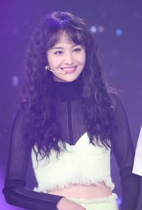 女明星泡面头发型大比拼,复古又可爱,你更喜欢谁?