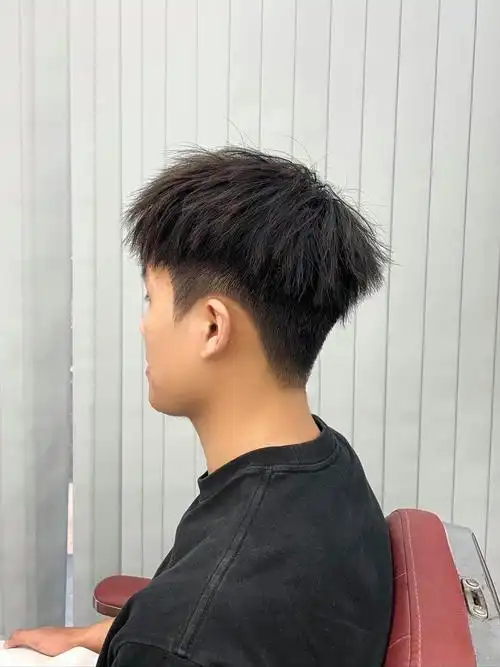 男士蓬松清爽烫发